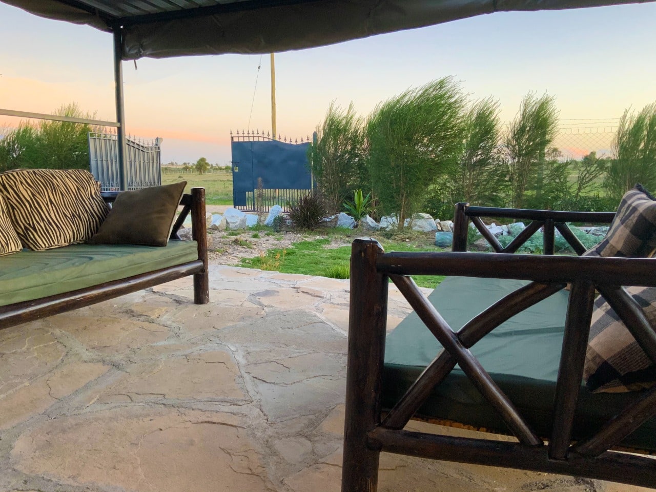 Isinya Glamtainer — photo 12 of 17